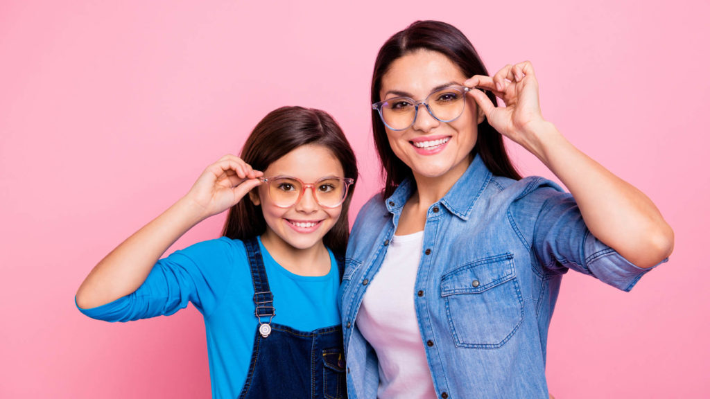 geste lunettes opticiens