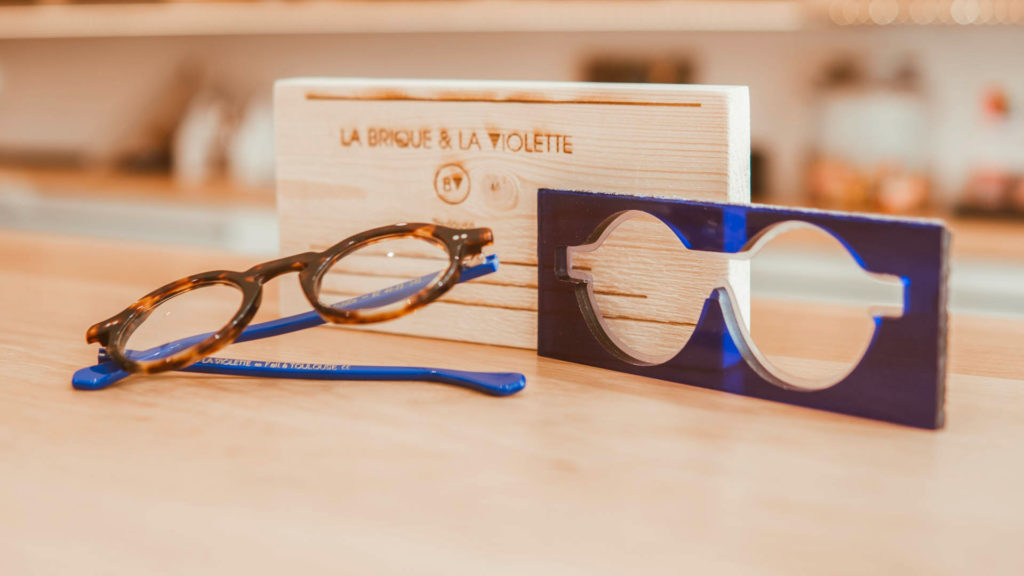 lunettes la brique et la violette